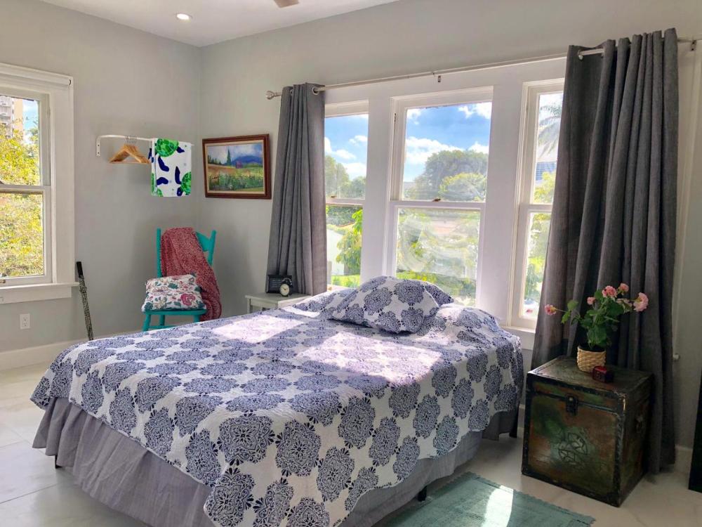 Queen Room interior